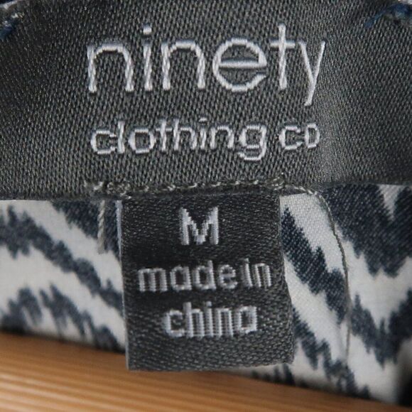NINETY CLOTHING CO BLACK & WHITE GEOMETRIC DESIGN V NECK 3/5 CUFF SLEEVE TOP - Picture 2 of 7